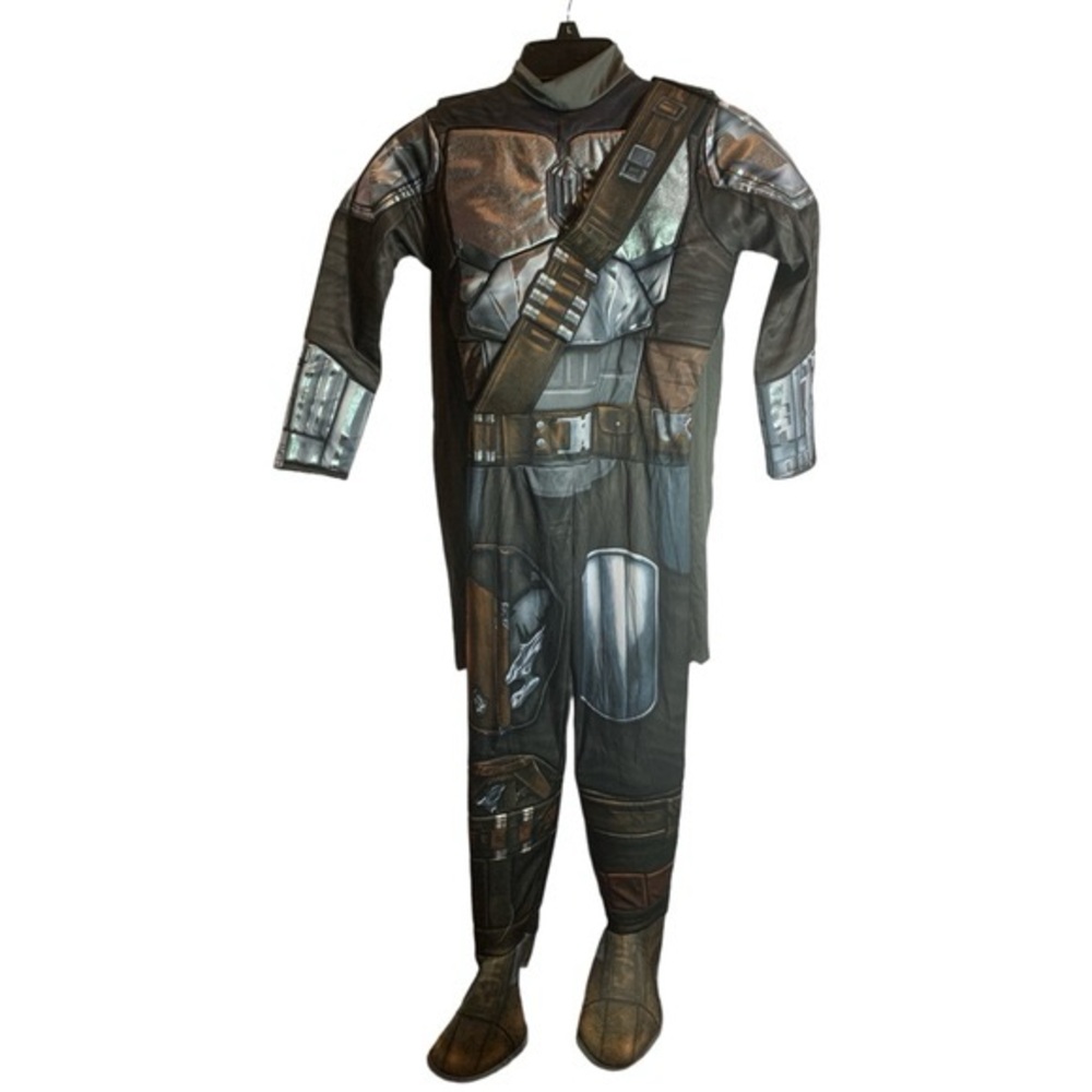 Star Wars Mandalorian Costume With Mask and baby yoda